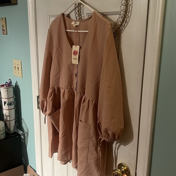 Entry NWT button up, BOHO vibe size medium. Tan oversized - Picture 3 of 6